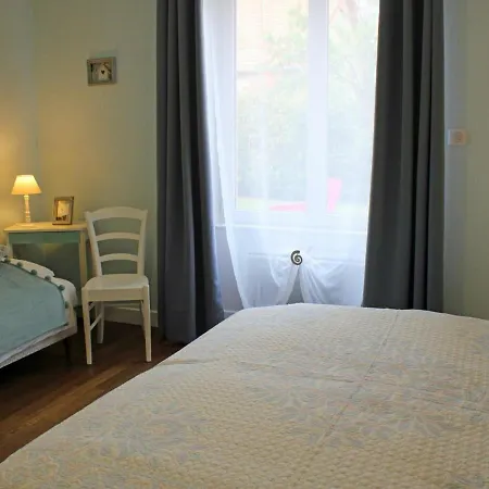 Holiday home Grand Familial A La Campagne Avec Jardin Et Veranda, Pres De Vichy Et Moulins - Fr-1-489-256